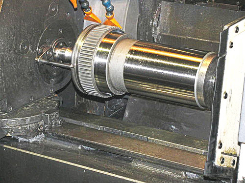 Cnc Grinding Of A Steel Splined Shaft For Heavy Equipment Precision